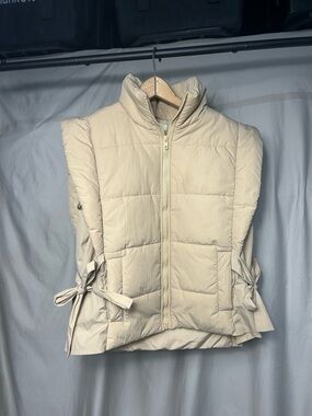 ENTRO Cream Quilted Puffer Vest with Side bows Sz S